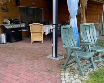 Ferienwohnung mit Eigenem Pool in der Lüneburger Heide - Munster (Örtze) - Innenhof