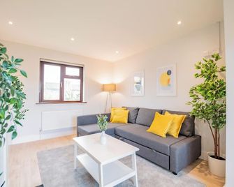 City Centre House With Parking - Galway - Salon