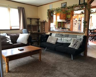 Top of the Fingerlakes, relaxing retreat. - وترلو (نيويورك) - غرفة معيشة