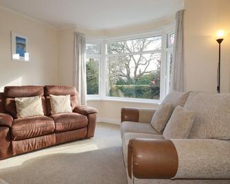 5 Carlyon Road - Truro - Living room
