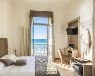 Hotel Parigi & Spa - Bordighera - Sovrum