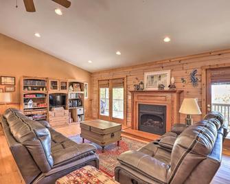 Bring a Pet Bostic Cabin with Mtn Views! - Bostic - Living room