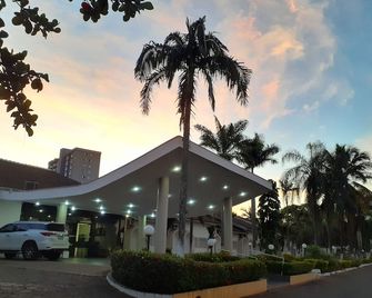 Rio Claro Plaza Hotel - Rio Claro - Building