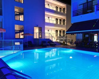 Poseidon Hotel and Apartments - Kos - Piscina