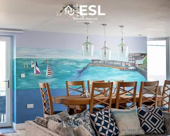 4 En Suite Bedroom Home Overlooking New Quay Sea - New Quay - Dining room
