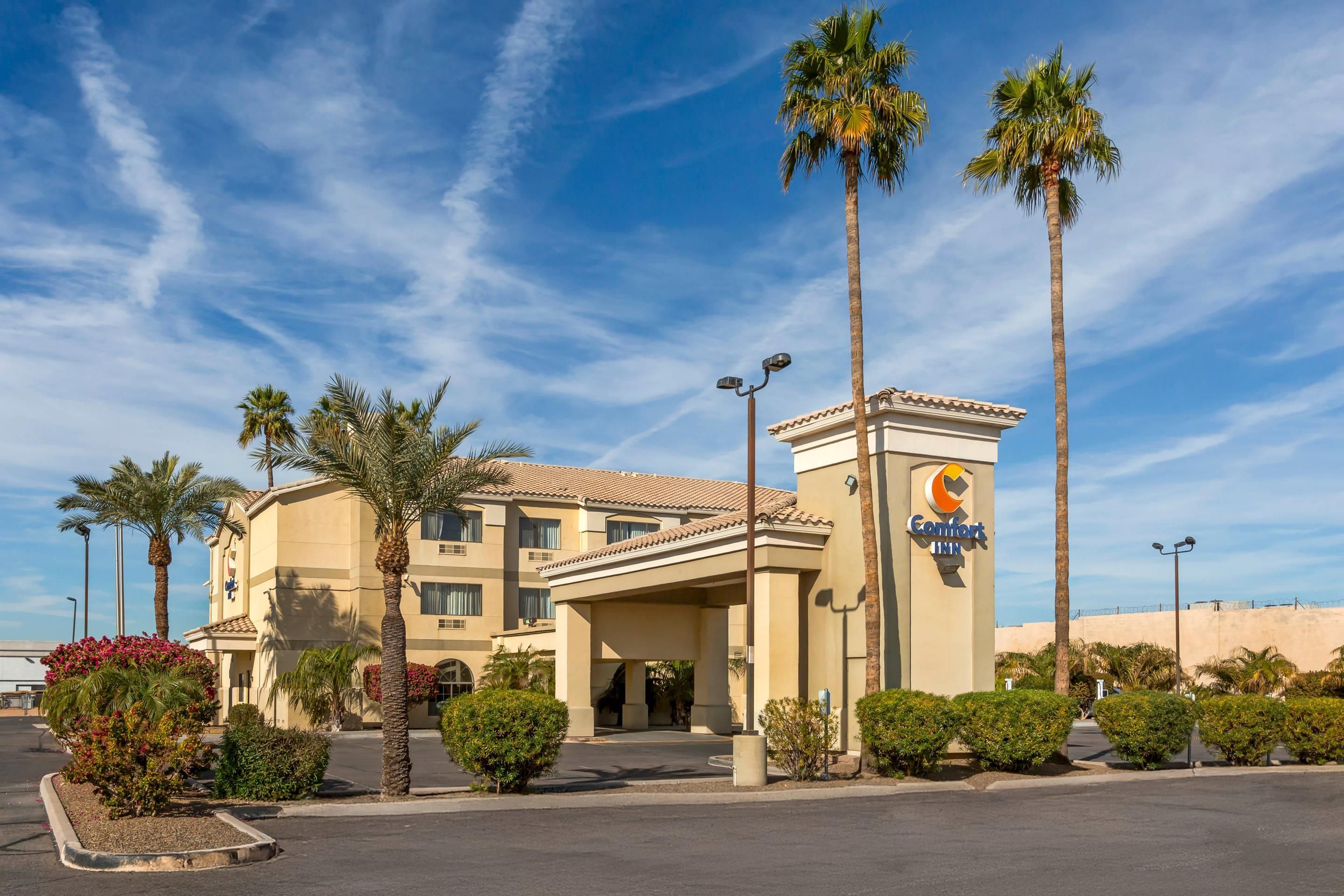 كمفرت إن ويست فينيكس آت توينتي سيفينث أفينيو آند آي-10 - فينيكس - مبنى