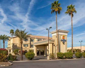 كمفرت إن ويست فينيكس آت توينتي سيفينث أفينيو آند آي-10 - فينيكس - مبنى