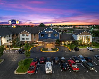 AmericInn Lodge & Suites Green Bay East - גרין ביי - בניין