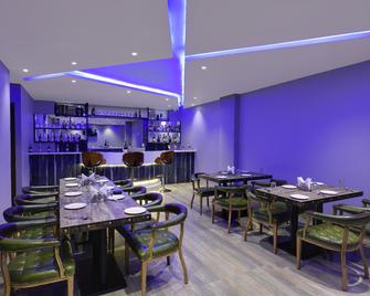 Hotel The Rising - Dabok - Restaurante
