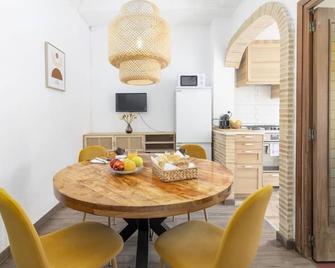 Travel Habitat Cabanyal - Valencia - Dining room