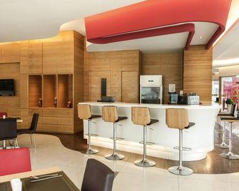 Ibis Balikpapan - באליקפאפן - מסעדה