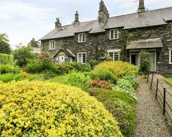 Ednas Cottage - Ambleside - Building
