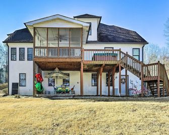 Atlanta-Area Retreat Near Lake Pet Friendly! - Peachtree City - Gebouw
