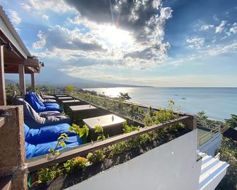 Solaluna Beach Homestay - Abang