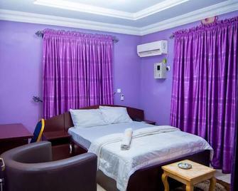 Suitoria Hotels - Ilorin - Bedroom