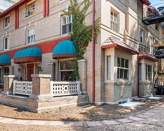 Cap Hill 2br • Character, Privacy & Garage Parking - Denver - Edificio