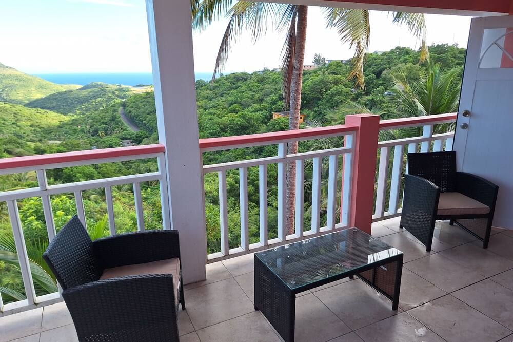 Beautiful modern retreat with stunning views of mountain ranges & Seaview - Plymouth - Balcony