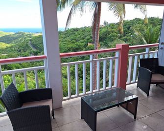 Beautiful modern retreat with stunning views of mountain ranges & Seaview - Plymouth - Balcon