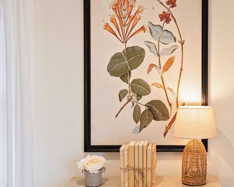 Kildahl House - Boutique Farmhouse Suite #4 - West Dundee - Servicio de la habitación