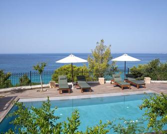 Avra Private Suites - Lassi - Басейн