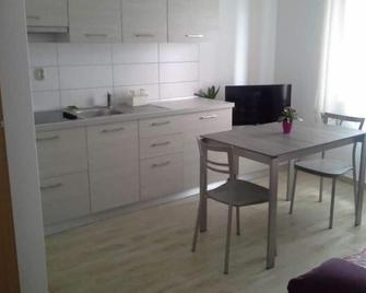 Apartment in Susak with air conditioning, W-LAN (3865-1) - Susak - Kitchen