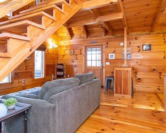 Hot Tub & WiFi - Small Family Cabin - Sunrise - Retreat in Red River Gorge, Kentucky! - Campton - Living room