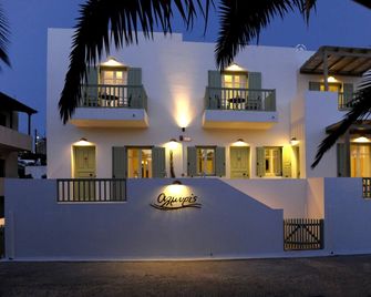 Almyris Rooms - Adamantas - Edificio