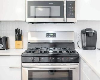 Spacious Midtown Getaway Stylish & Walkable - Atlanta - Kitchen