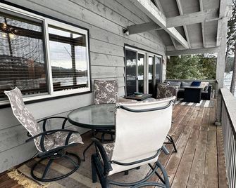 “Margie” Sacheen Lakehouse with Private Dock and Beach - Newport - Balcony