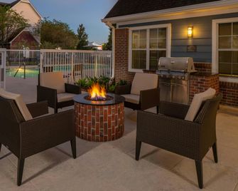 Residence Inn by Marriott Baton Rouge South - באטון רוז' - פטיו