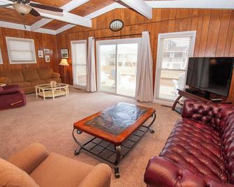 Oceanside, Sun Deck, Close to beach! KH106, Annie Oakley - Kitty Hawk - Living room