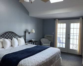 The French Country Inn - Lake Geneva - Bedroom