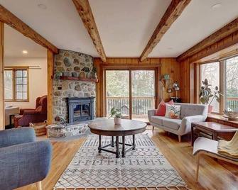 Mont Owl's Head - Spa - Jayview - Mansonville - Living room