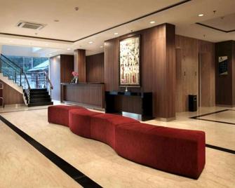 Corehotel Malioboro City Yogyakarta - Depok - Recepción