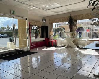 Grand Inn - Fullerton - Lobby