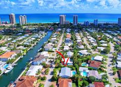 Walk to the Beach, 4-bed / 3-bath / Pool Home on Singer Island - Jupiter Island - Outdoors view