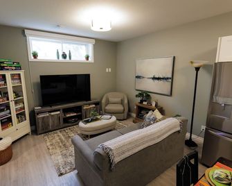 New Stylish Basement Suite | Private Entry | Quiet Neighborhood - Saskatoon - Living room