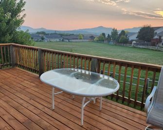 South Dakota Black Hills rental - Whitewood - Balcón