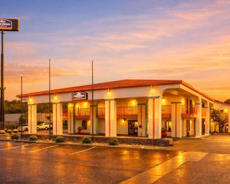 Howard Johnson by Wyndham Chattanooga Lookout Mountain I-24 - Chattanooga - Edificio