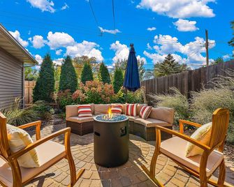 Insta-worthy spacious getaway, sleeps10, MSP MOA - Minneapolis - Innenhof