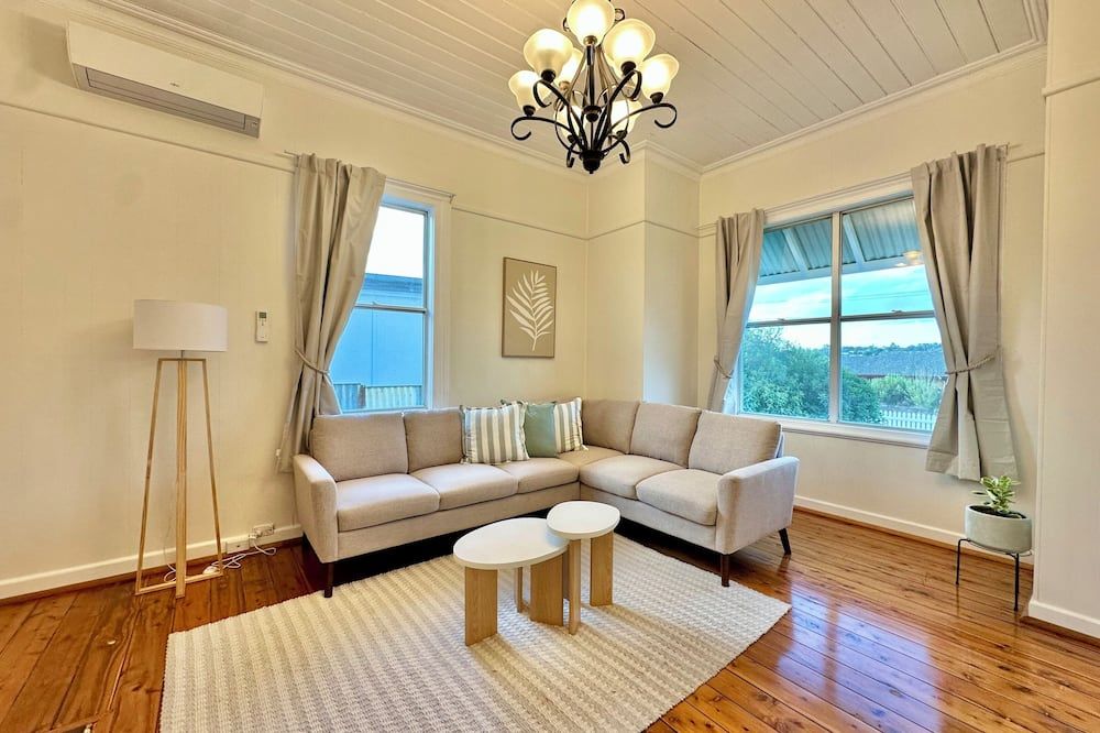 Currawong Corner Cottage - Young - Soggiorno