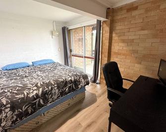 Sunshine Rooms - Maroochydore - Bedroom