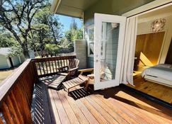 Architecturally Stunning Open Concept 3bdrm - Trail - Balcony
