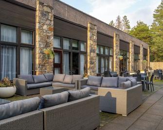 كويلوم بريدج ريزورت هوتل - أفيمور - شرفة مرصوفة