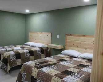 Puddle Duck Lodge - Corning - Bedroom