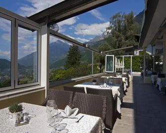 Am Sonnenhang Panoramahotel - Tirolo - Balkon