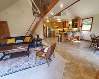 Peaceful, Private Treehouse on Terell's Creek - Pittsboro - Sala de estar