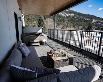 The Big Deck by Revelstoke Vacations - Revelstoke - Balcony