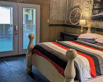 Cozy Barn with Pool Access & Near Lake Conroe - Montgomery - Bedroom