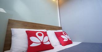 Zen Rooms Basic Kualanamu - Medan - Bedroom